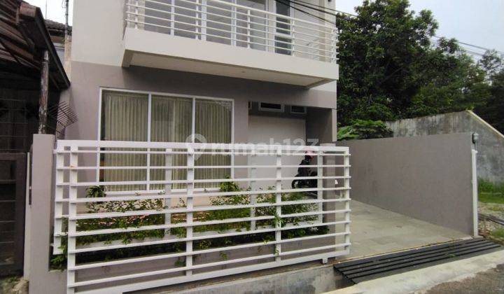 Rumah Modern 2 Lantai Dan Siap Huni, Dalam Komplek Cigadung 1