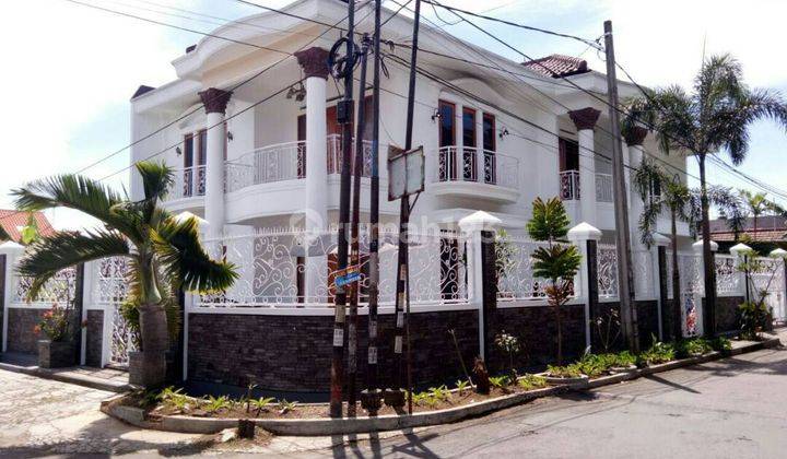 Dijual Rumah bagus posisi Hoek Lokasi strategis di Tubagus Ismail 2