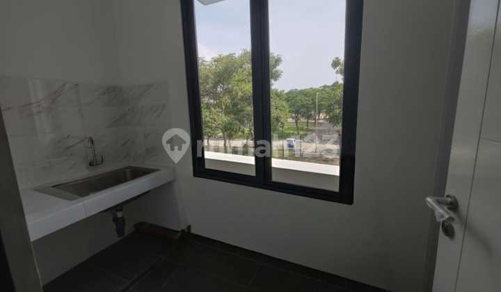 Dijual Cepat Ruko 2½ Lantai Siap Pakai Lokasi Strategis Pinggir Jalan Besar di Kota Harapan Indah 2, Bekasi