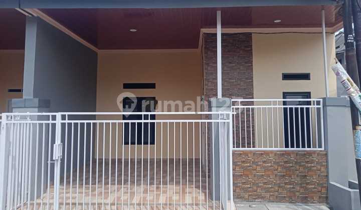 Rumah Baru Hoek Dan Badan Gandeng Siap Huni di Harapan Indah, Medan Satria, Bekasi Barat