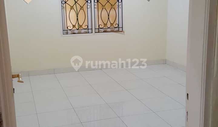 Disewakan Rumah Siap Huni Lokasi Depan Di Kota Harapan Indah, Medan Satria, Kota Bekasi 2