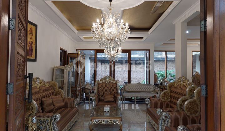 Dijual Rumah Heliconia 2 1/2 Lantai Full Furnish di Kota Harapan Indah, Bekasi