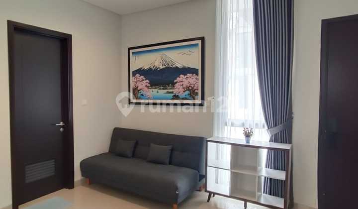 Disewakan Rumah Baru 2 Lantai Full Furnish di Cluster Summarecin Crown Gading, Tarumajaya, Bekasi. Dekat Kota Harapan Indah Bekasi 2