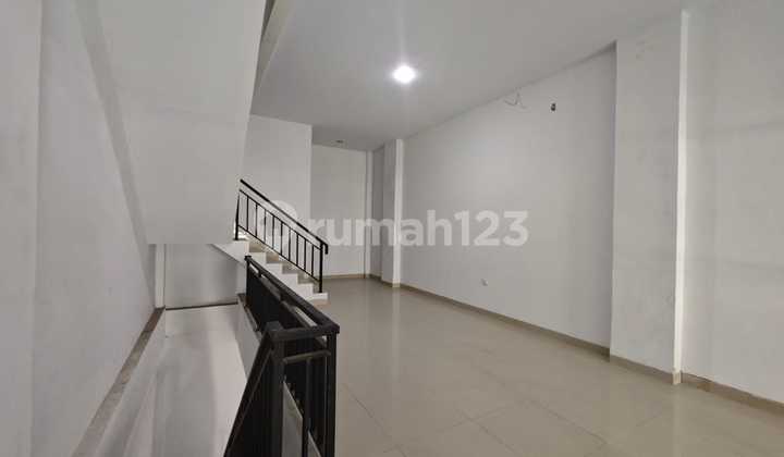 For Sale 3½ Story Shop House in Harapan Indah City, Medan Satria, Bekasi City. Suitable for Office, Cafe, Tutoring Center, etc. 2