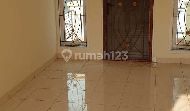 Disewakan Rumah 2 Lantai Siap Huni di Bulevar Hijau, Kota Harapan Indah, Bekasi Barat 2