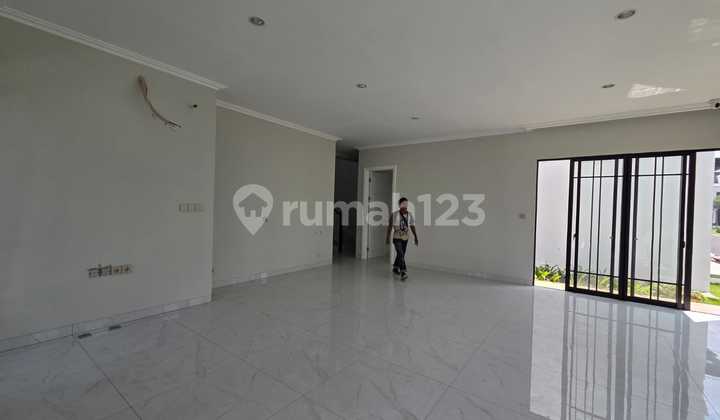 Disewakan Rumah 2 Lantai di Cluster Jasmia, Summarecon Crown Gading, Tarumajaya, Bekasi 2