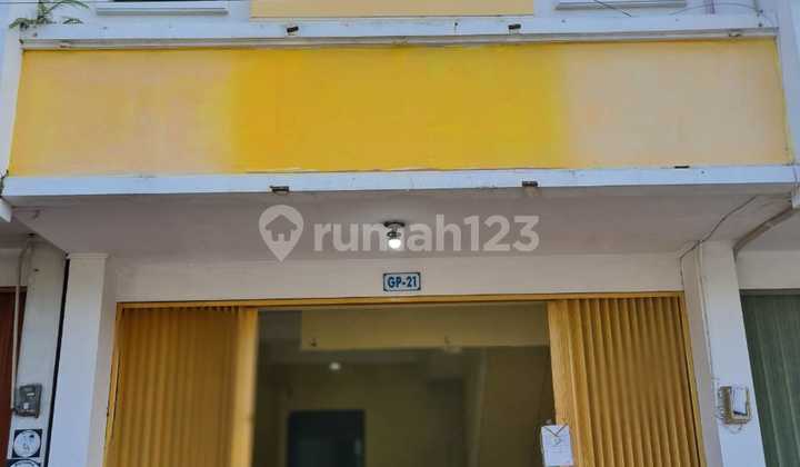 For Rent: Strategic Shophouse with Ample Parking in Solo Baru Business Area 2