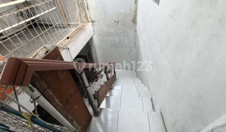 House For Sale 3+1 BR on Mliwis Kerten St, Central Solo City 2