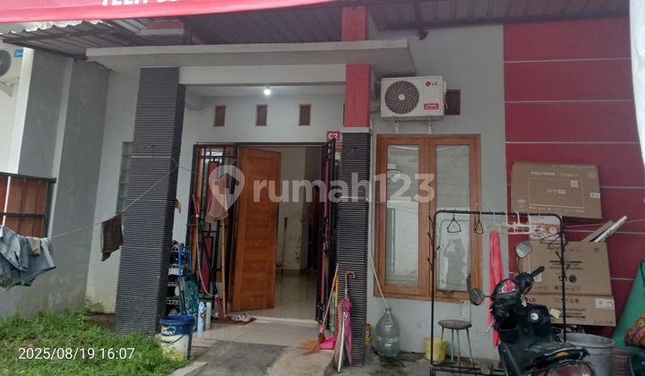 Cluster House Access Intersection in Residential Area