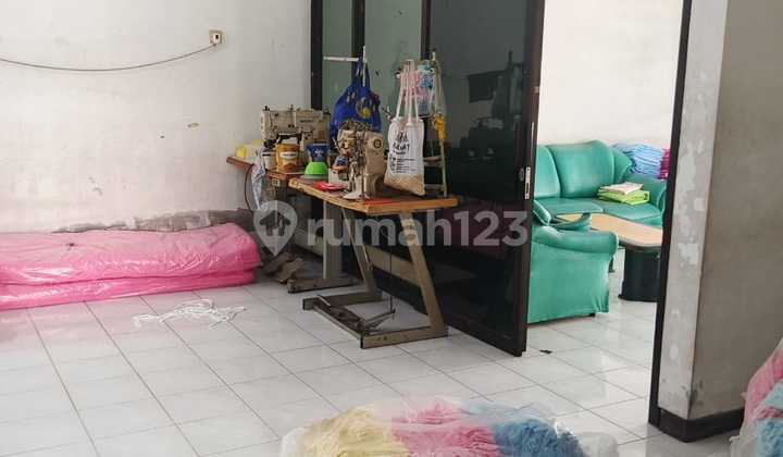 Rumah Hook (Pojok) Luas di Lingkungan Elit Jl. Pinus, Solo Baru 2