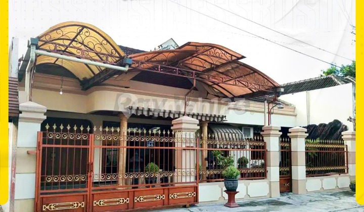 Dijual Rumah Megah Berkanopi Penuh dengan Muka Lebar di Sondakan Laweyan 1