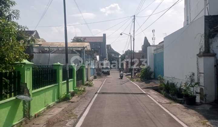 Land for Sale with Building Bonus in Gilingan Banjarsari (Near Station) Land for Sale with Building Bonus in Gilingan Banjarsari (Near Station)