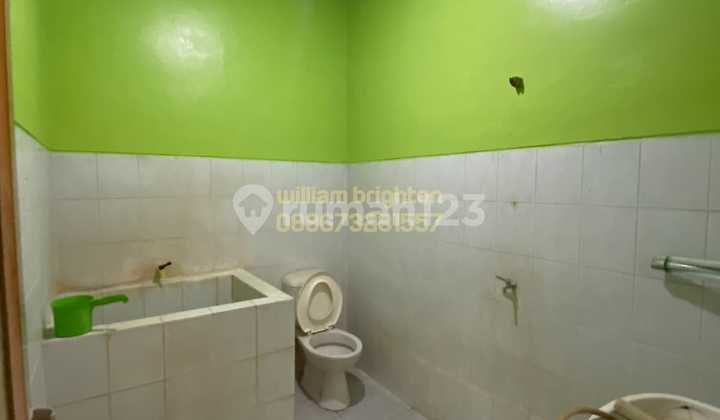 Ready-to-Occupy Rental House (4+1 BR) in the Elite Neighborhood of Jl. Pinus, Solo Baru