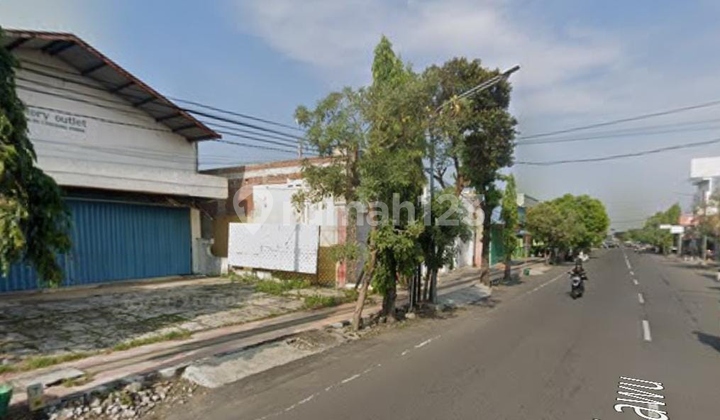 For Rent Massive Shop-House Main Road Jl. Lawu Karanganyar, Prime Location in Main Business Area 2