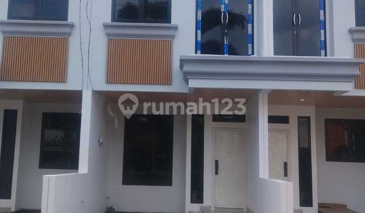 Beautiful 2-Story House at an Affordable Price with a Strategic Location in Setiabudi, South Jakarta Beautiful 2-Story House at an Affordable Price with a Strategic Location in Setiabudi, South Jakarta