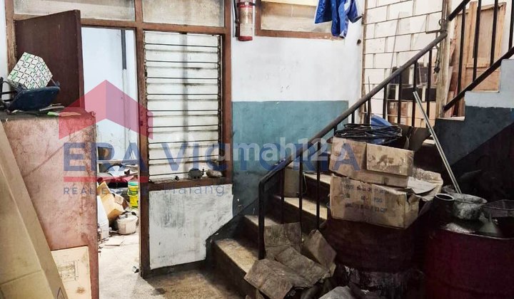 2-Story Shop House for Rent in Downtown Malang, Suitable for Workshop, Culinary, Office, etc. 2-Story Shop House for Rent in Downtown Malang, Suitable for Workshop, Culinary, Office, etc.