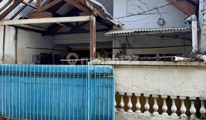 For Quick Sale: Old Single-Story House Suitable for Rebuilding, in Tanjung Duren Area, Grogol Petamburan, West Jakarta