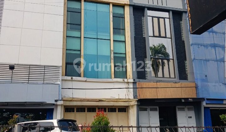 For Quick Sale: 3-Story Ready-to-Occupy Shop House with SHM, in Citra Garden 2 Complex, Pegadungan, West Jakarta 2
