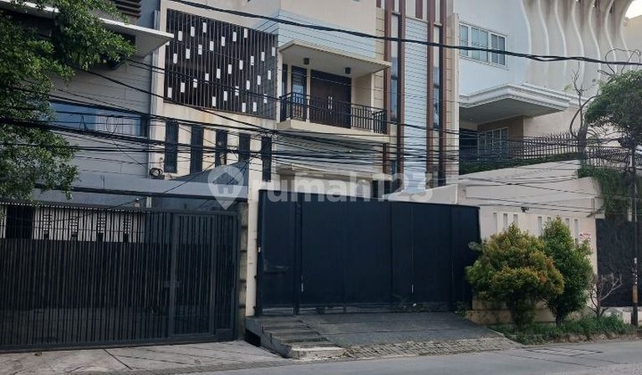 Rumah Modern Minimalis dan Strategis, 2 Lantai, SHM, di Komplek Green Garden, Kedoya Utara, Jakarta Barat Rumah Modern Minimalis dan Strategis, 2 Lantai, SHM, di Komplek Green Garden, Kedoya Utara, Jakarta Barat