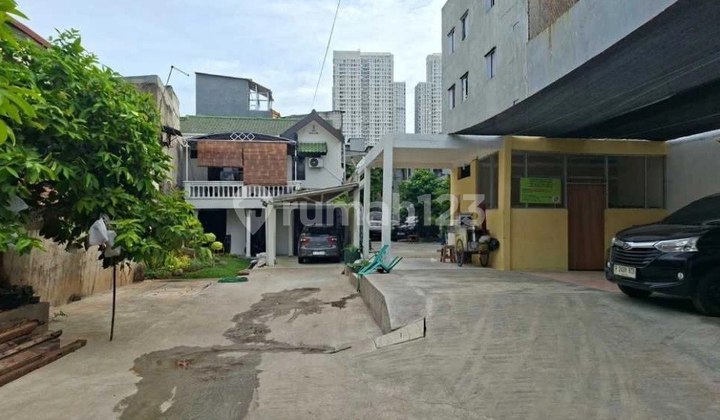 Jual Rumah + Kontrakan Aktif yang Cocok untuk Investasi di Area Jembatan Besi, Tambora, Jakarta Barat