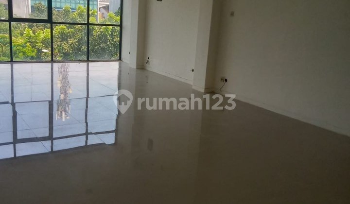 Disewakan Cepat Ruko Strategis 4 Lantai, di area Cideng, Jakarta Pusat