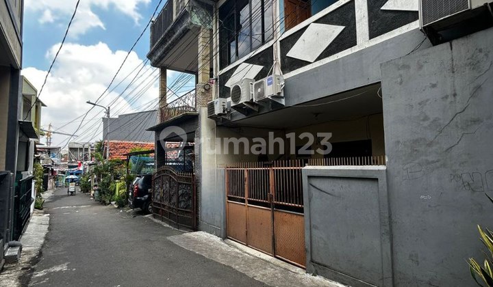 For Sale: 14-Bedroom Boarding House, Fully Occupied, Freehold Title, in Kebon Jeruk, West Jakarta. 2