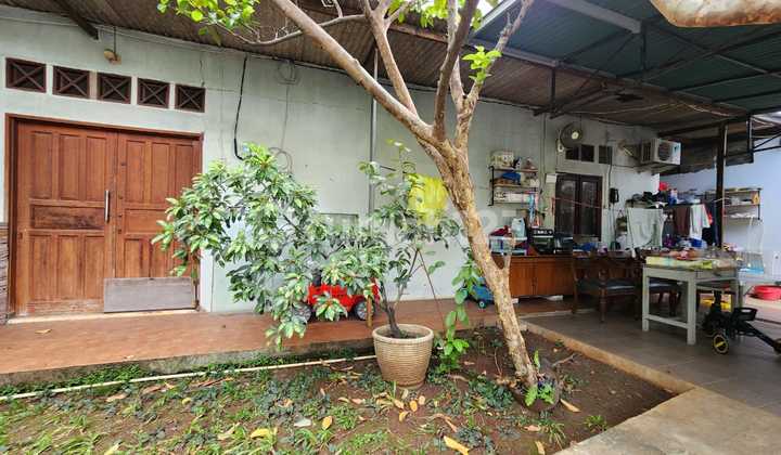 Jual Cepat Rumah Tua dan Tanah Kavling Komersil, 700 m2, SHM, di area Kemanggisan, Jakarta Barat