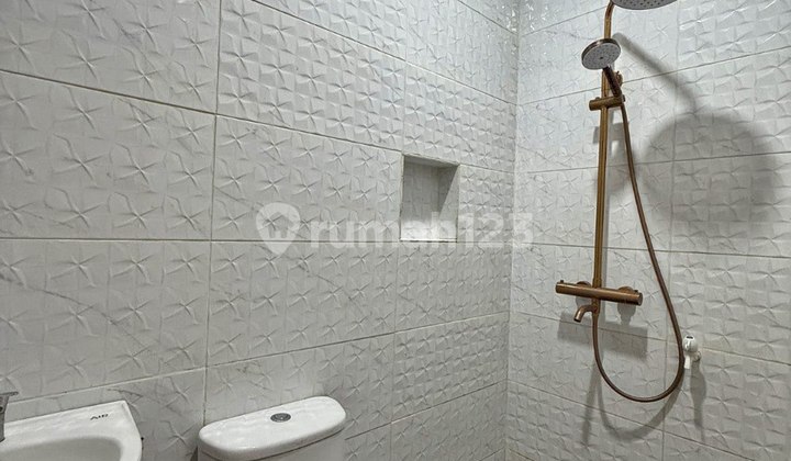 Selling New and Active Boarding House, 110 Rooms, SHM, in Tomang Area, West Jakarta 2