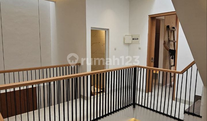 Jual Rumah Cantik Brand New 3 Lantai, SHM, di Area Duri Kepa, Jakarta Barat