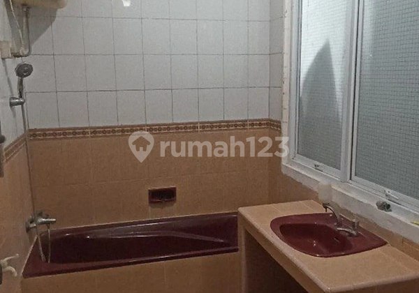 Jual Cepat Rumah 2 Lantai, SHM, Sangat Strategis, di Komplek Duri Kepa, Jakarta Barat 2