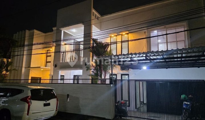 Jual Rumah 2 Lantai Cantik dan Strategis, SHM, di Tanjung Duren, Grogol Petamburan, Jakarta Barat
