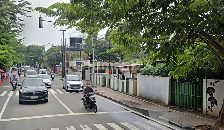 For Sale, Highly Strategic Commercial Land Next to Main Road, Area 917 m2, on Jl. Ciputat Raya, Kebayoran Lama, South Jakarta