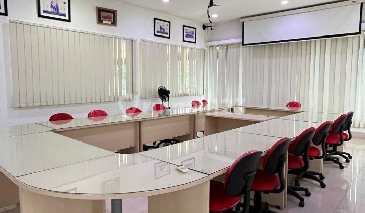 Jual atau Sewa Showroom Siap Pakai, 2 Lantai, SHM, di Cikarang, Bekasi, Jawa Barat Jual atau Sewa Showroom Siap Pakai, 2 Lantai, SHM, di Cikarang, Bekasi, Jawa Barat