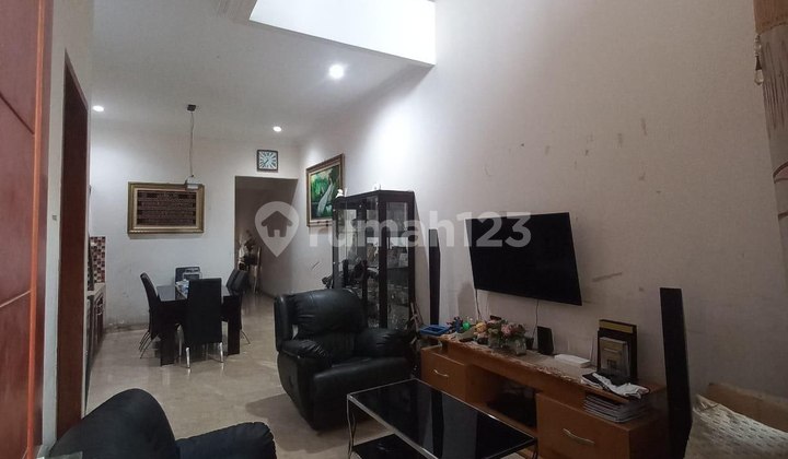 For Sale 2-Story House, Good Condition, Freehold Certificate, in North Sukabumi, Kebon Jeruk, West Jakarta 2