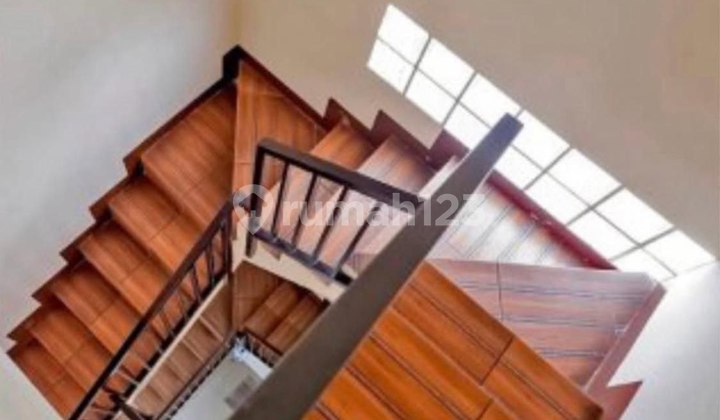 Quick Sale Strategic Boarding House with 17 Rooms, in Tanjung Duren Area, Grogol Petamburan, West Jakarta 2