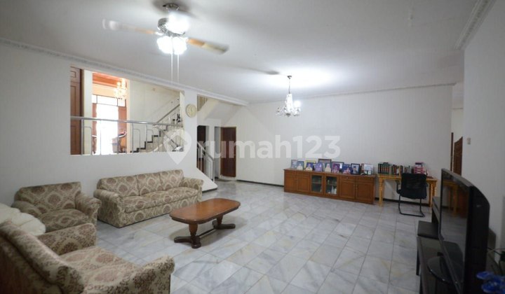 Rumah Luas dan Asri, 2.5 Lantai, SHM, di Area Gandaria Selatan, Cilandak, Jakarta Selatan