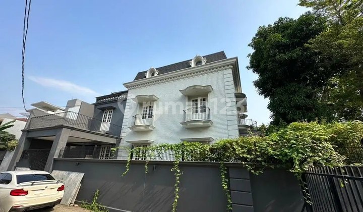 Jual Rumah Hoek Mewah 3 Lantai di area Tanah Kusir, Kebayoran Lama, Jakarta Selatan 1