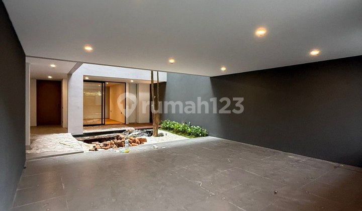 For Sale Rumah Mewah Brand New On Progress, 3 Lantai, SHM, di Kemang, Jakarta Selatan For Sale Rumah Mewah Brand New On Progress, 3 Lantai, SHM, di Kemang, Jakarta Selatan