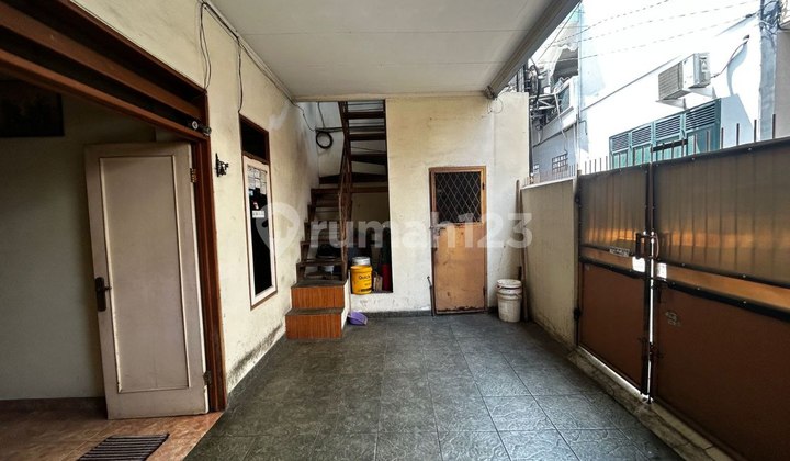 For Sale: 14-Bedroom Boarding House, Fully Occupied, Freehold Title, in Kebon Jeruk, West Jakarta. For Sale: 14-Bedroom Boarding House, Fully Occupied, Freehold Title, in Kebon Jeruk, West Jakarta.