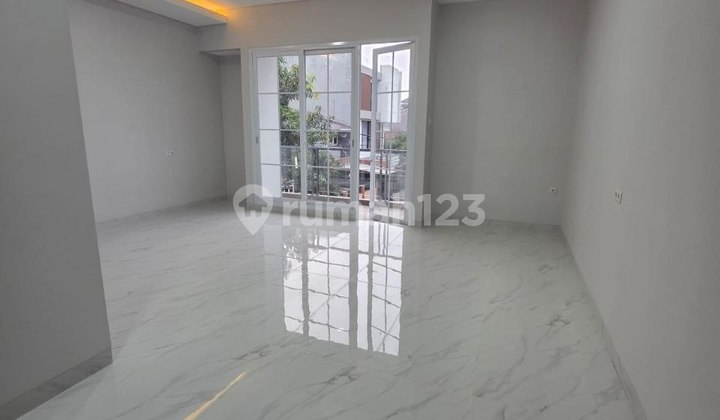 Jual Rumah Brand New Minimalis Modern, 2.5 Lantai, SHM, di Komplek Sunrise Garden, Jakarta Barat Jual Rumah Brand New Minimalis Modern, 2.5 Lantai, SHM, di Komplek Sunrise Garden, Jakarta Barat