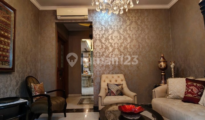 Hot Deal!! di Bawah NJOP! Rumah Klasik Tropis 2.5 Lantai, Shgb, di Area Slipi, Jakarta Barat 2