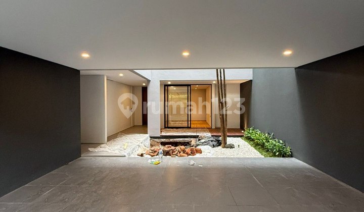 For Sale Rumah Mewah Brand New On Progress, 3 Lantai, SHM, di Kemang, Jakarta Selatan