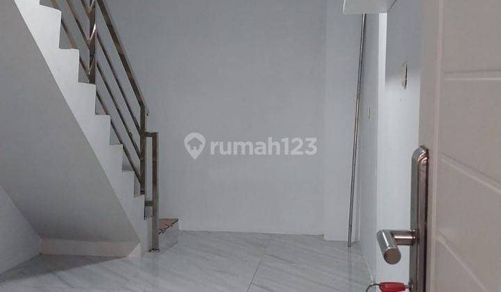 Disewakan Rumah 2 Lantai Semi Furnished, Jelambar, Jakarta Barat 2