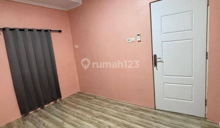 Disewakan Rumah 2 Lantai Semi Furnished, Jelambar, Jakarta Barat 1