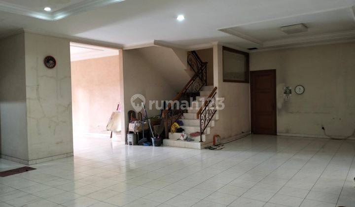 Dijual Rumah 2 Lt Dengan Aquarium Berisi Ikan, Jakarta Selatan  1