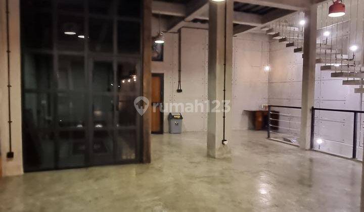 Dijual Rumah 3 Lt Bergaya Industrial, Setia Budi, Jakarta Selatan 2