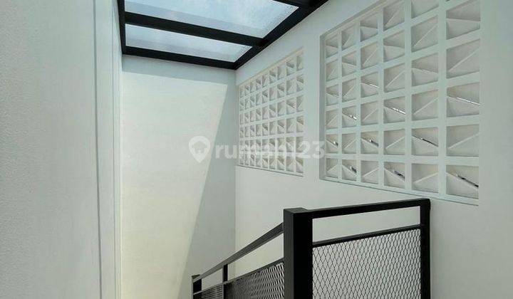 Dijual Rumah Modern Baru Semi Furnished, Menteng, Jakarta Pusat  2