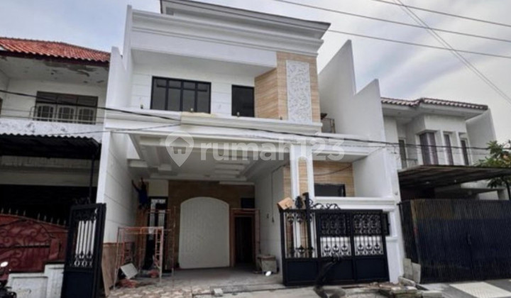 Rumah Baru Semi Klasik Minimalis di Surabaya Timur Rumah Baru Semi Klasik Minimalis di Surabaya Timur
