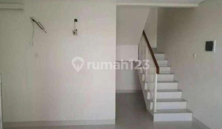 Rumah Semi Furniah di Grand Island, Pakuwon City 2