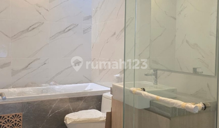 Rumah Baru Gress Minimalis Bagus di Pakuwon City 2